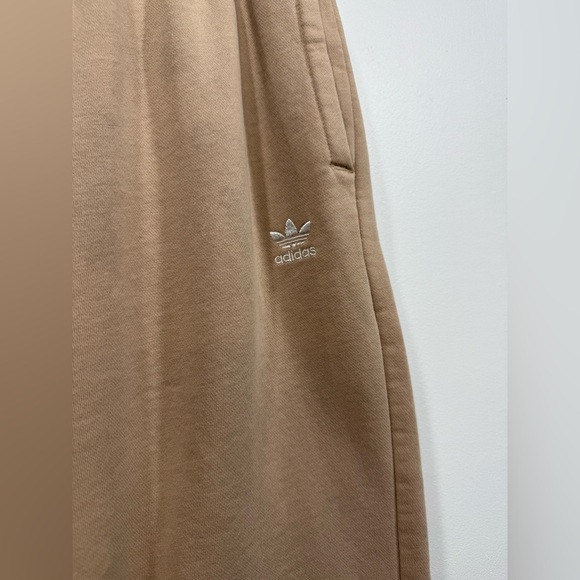 Adidas Beige Sweatpants - Picture 2 of 12
